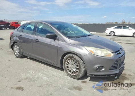 2014 Ford Focus S z USA, uszkodzony, nr VIN 1FADP3E21EL173188